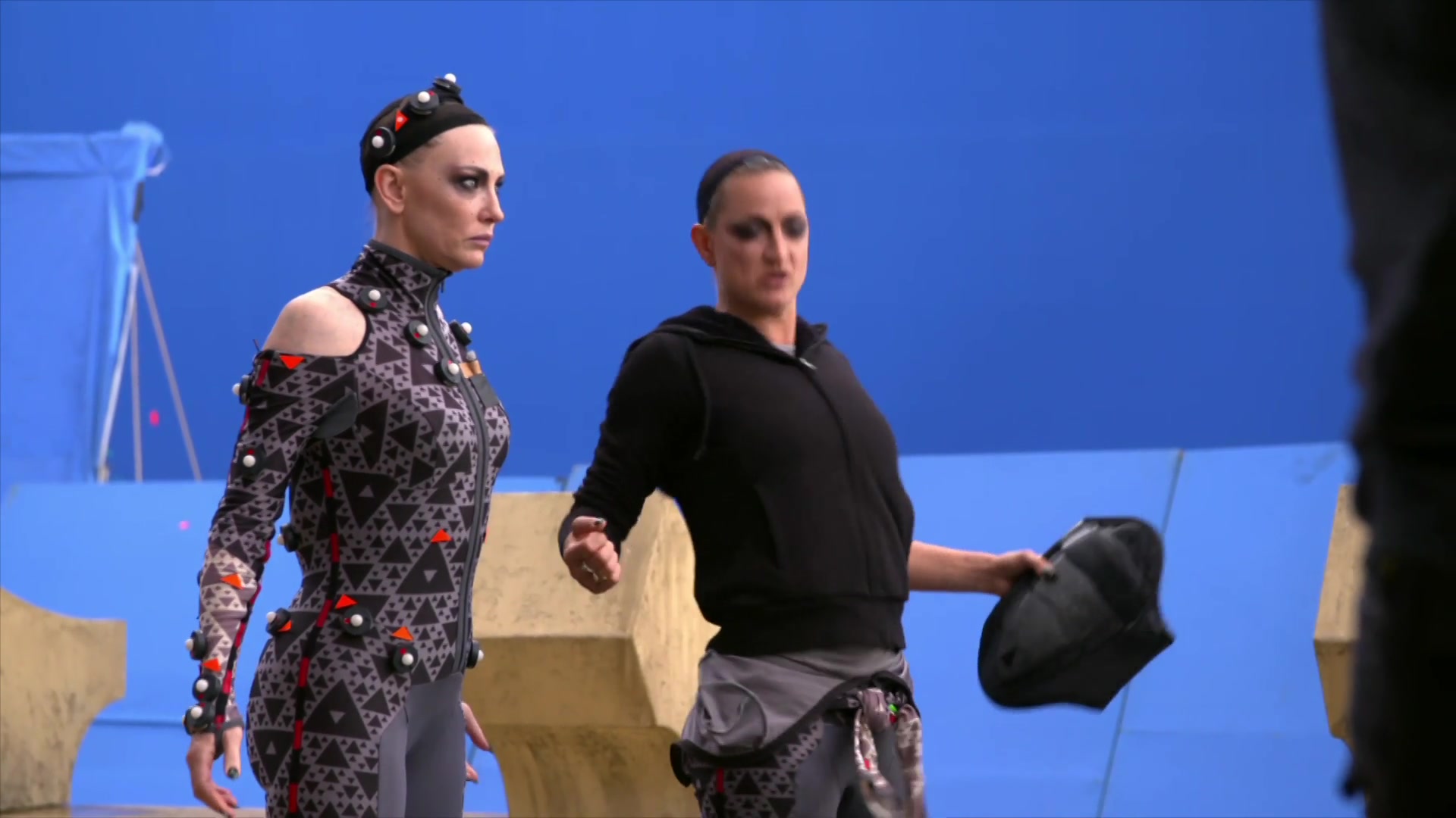 Thor: Ragnarok Inside Filming with Villainess Hela + More Behind the Scenes