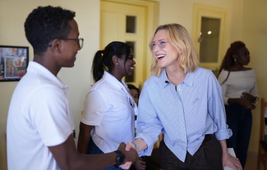 Cate Blanchett meets Sudanese students in Egypt; and shows support of Anti-AI campaign “Stealing Isn’t Innovation”